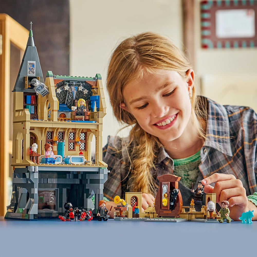 LEGO Harry Potter Schloss Hogwart: Krankenflügel - zestaw do samodzielnego montażu z 7 minifigurkami - Modellbau mit Hermine und Ron Figuran - Kreatives Geschenk für Mädchen, Jungen und Fans ab 9 Jahren - 76463