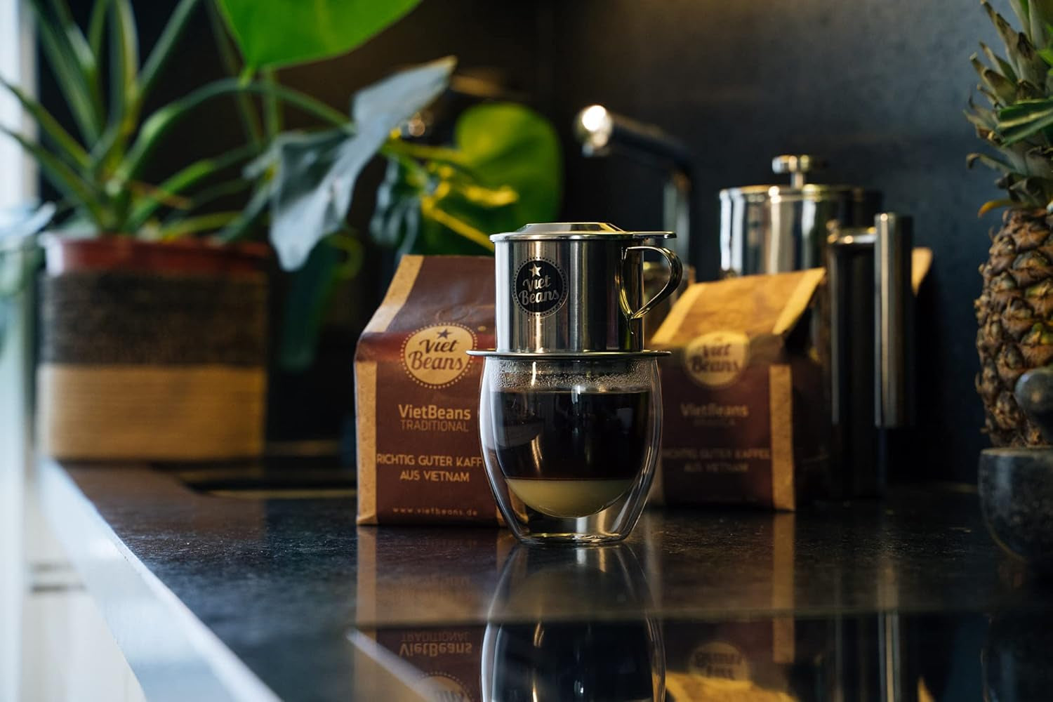 VietBeans 100% Arabica Ganze Kaffeebohnen - Espresso Bohnen säurearm - Fruchtiger Hochlandkaffee mit Nebennote Karamell und Honig - Leicht bittere Süße - 250g