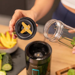 Cecotec Tragbarer Einzelmikser stojący Power Titanium 300 Easygo. 350W, Zerkleinert Eis, 4 Klingen Mit Schwarzer Titanbeschichtung, Inklusive 2 Kühlröhren, 2 Tragbaren Bechern Und 2 Deckeln Matka i dziecko Naty Shop