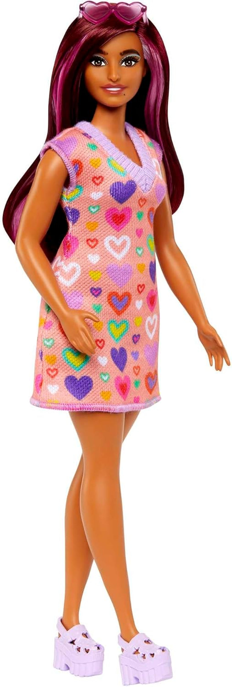 Barbie Fashionistas # 207 - Puppe mit Pulloverkleid, pinkfarbene Strähnen, Herzaufdruck, Sonnenbrille, Plateau-Schuhe, für Kinder ab 3 Jahren, HJT04