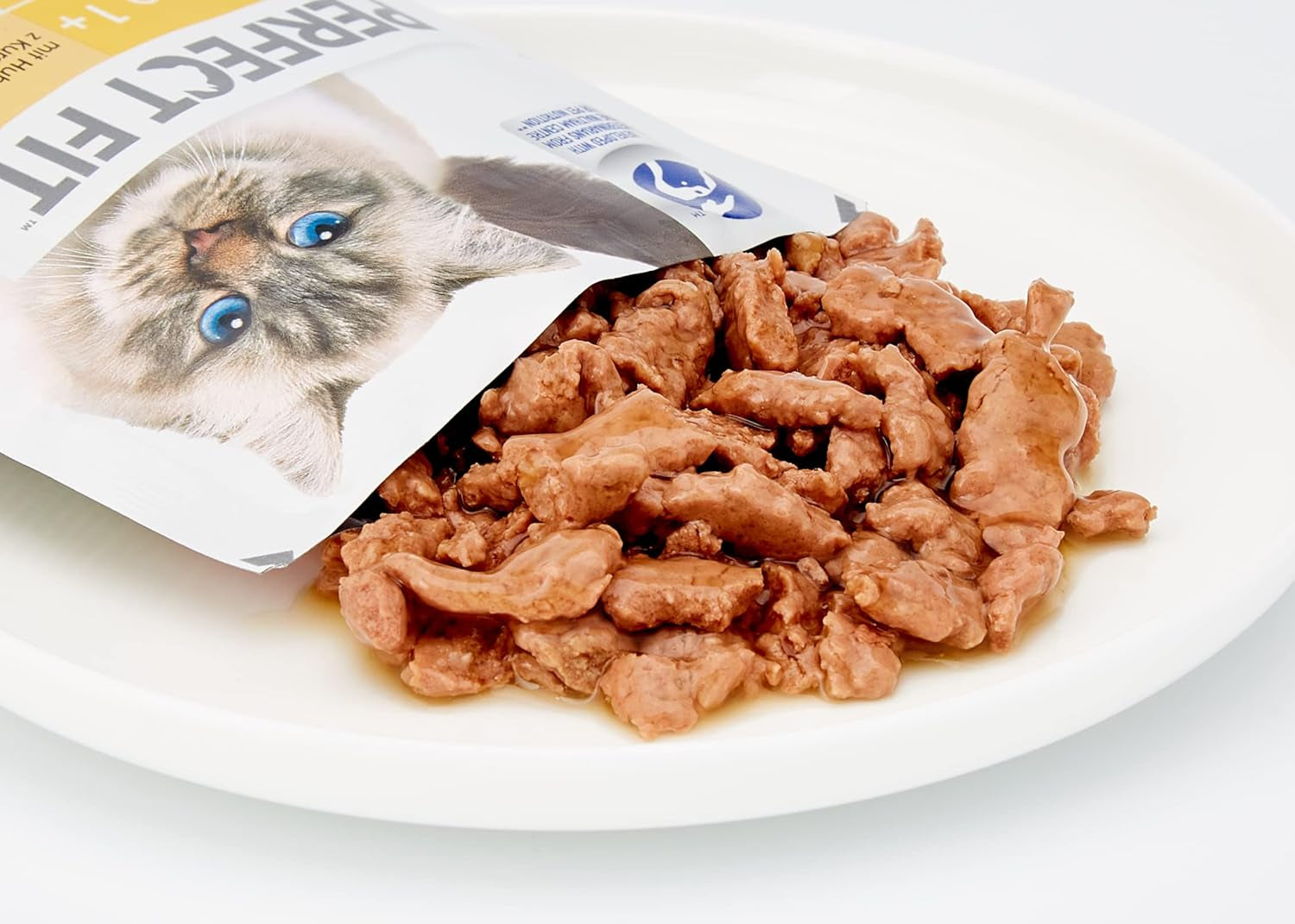 Hrană umedă pentru pisici Perfect Fit Sensitive 1+ cu pui în sos, 12 pliculețe, 12 x 85g – Hrană umedă premium pentru pisici sensibile de la 1 an, fără grâu și soia, pentru a susține digestia