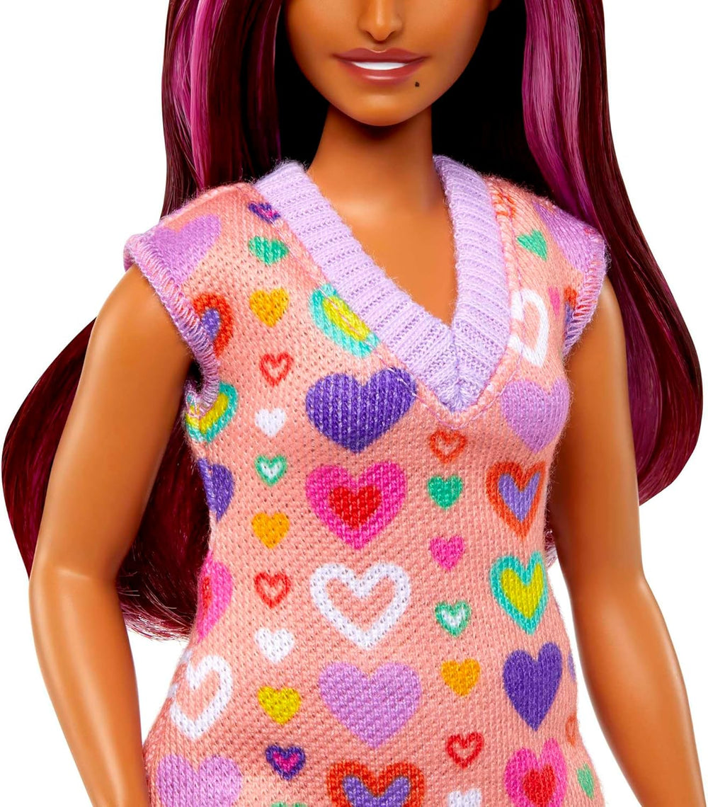 Barbie Fashionistas # 207 - Puppe mit Pulloverkleid, pinkfarbene Strähnen, Herzaufdruck, Sonnenbrille, Plateau-Schuhe, für Kinder ab 3 Jahren, HJT04