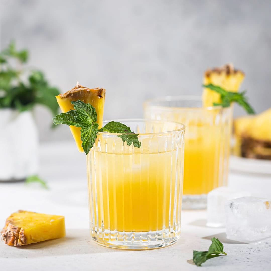 Rauch Happy Day Ananas | Eksplozja tropikalnych smaków | Wykonane w 100% z zagęszczonego soku ananasowego | 6 x 1 litr, Tetra Prisma Napoje bezalkoholowe Naty Shop