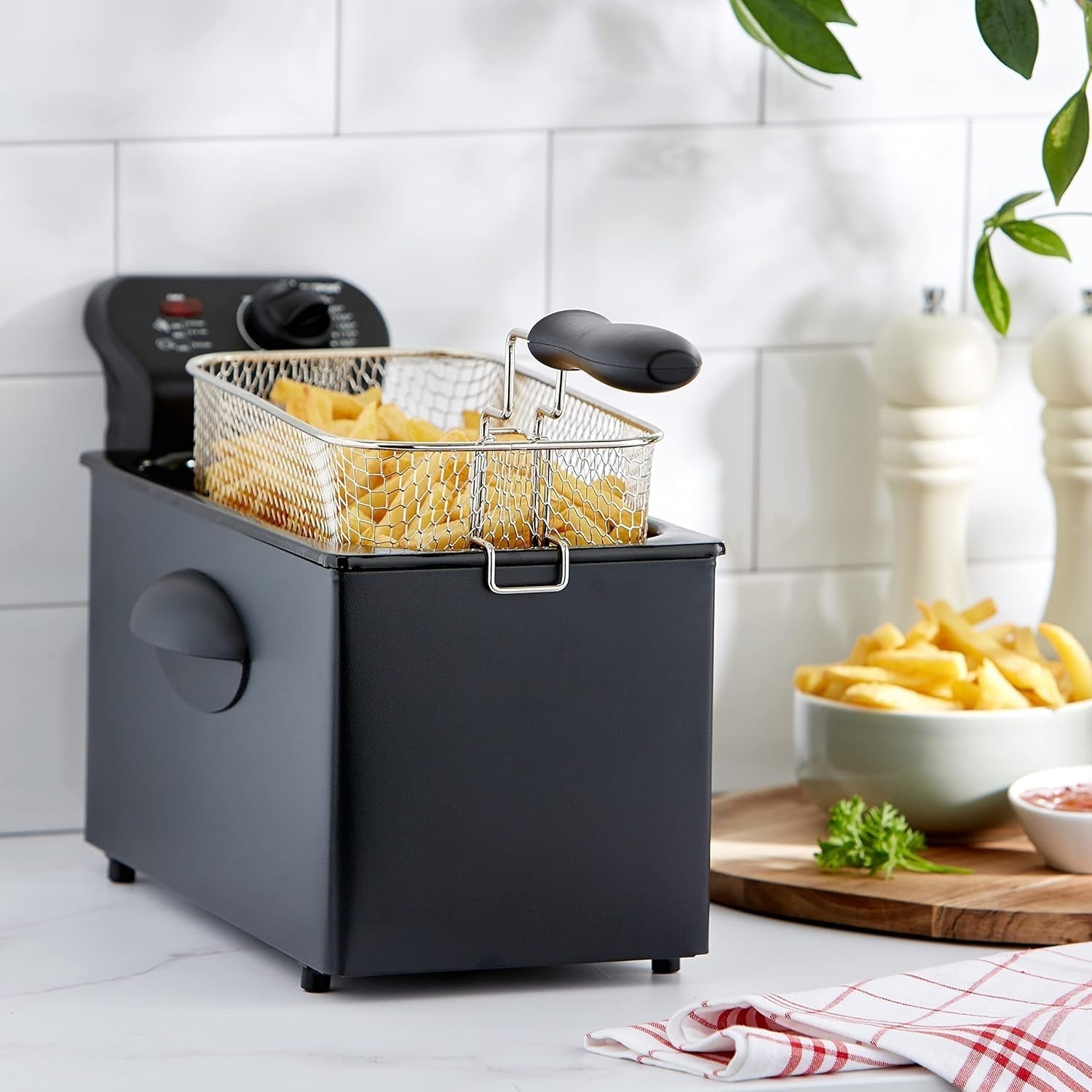 Mașină de prăjit cu ulei Bestron cu tehnologie cu zonă rece, 3.5 litri, 2000 watts Electrocasnice Naty Shop