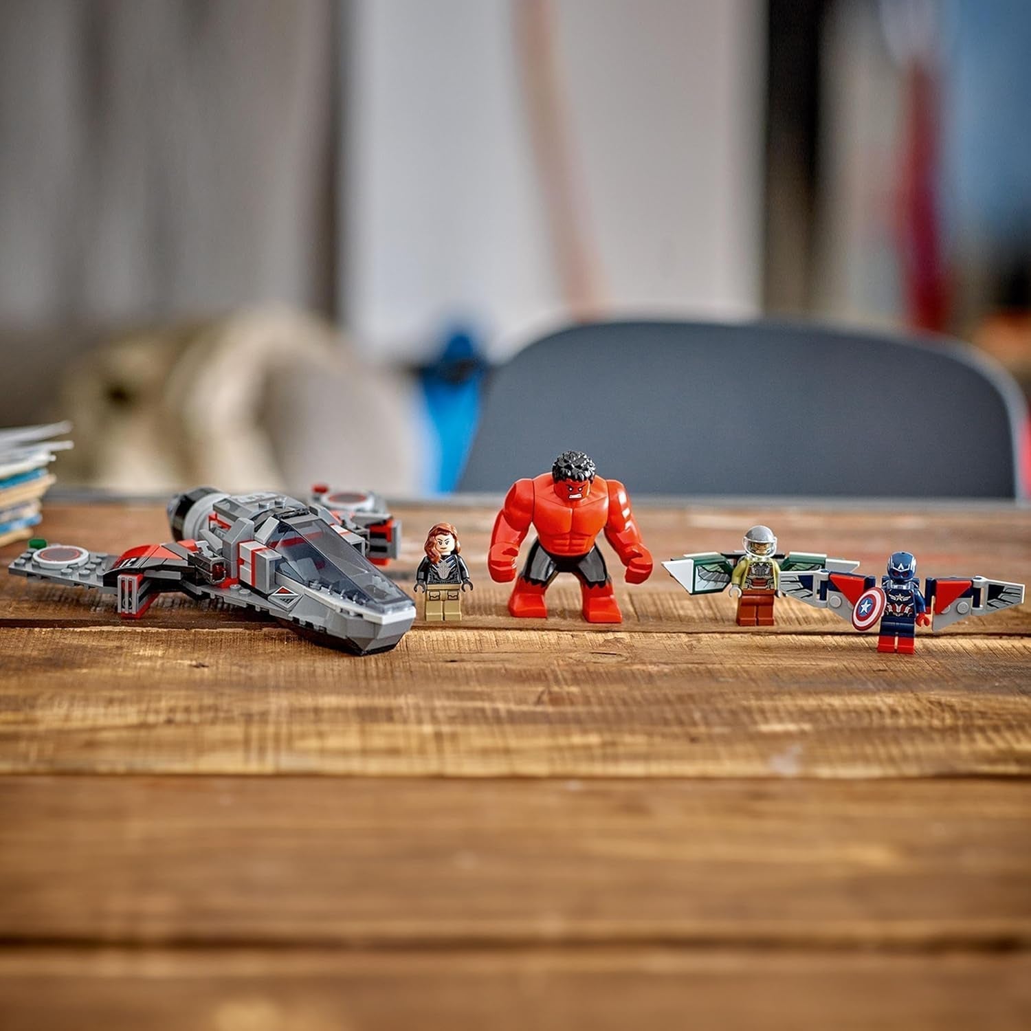 LEGO Marvel Starcie pomiędzy Kapitanem Ameryką a Czerwonym Hulkiem Prezent dla dzieci Zestaw odrzutowy do zbudowania Zabawka superbohatera dla chłopców i dziewcząt 8-letnia przygoda do budowania 76292 Zestawy do budowania Besuche den LEGO-Store