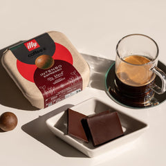 CoffeeB illy Intenso Espresso – Kompostierbare Kaffeekugeln, 9 Stück, kompatibel mit CoffeeB Maschinen, mit Noten von Kakao, Schokolade und Trockenfrüchten
