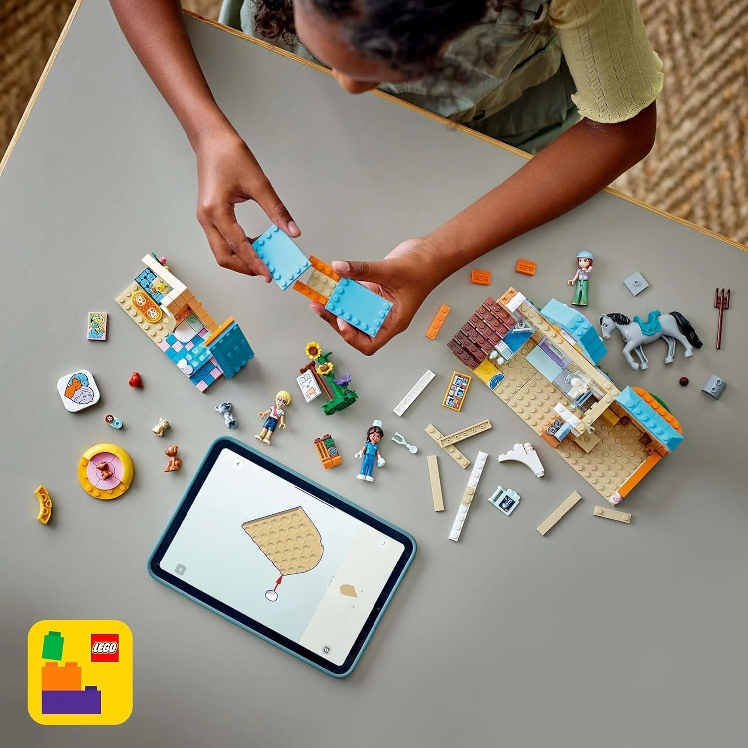 LEGO Friends Gabinet weterynaryjny dla koni i zwierząt domowych, zestaw do budowania i zabawy do pomysłowej zabawy w odgrywanie ról z 3 minifigurkami i 5 figurkami zwierząt, pomysł na prezent dla dziewczynek w wieku 7 lat 42651 Zestawy do budowania Besuche den LEGO-Store