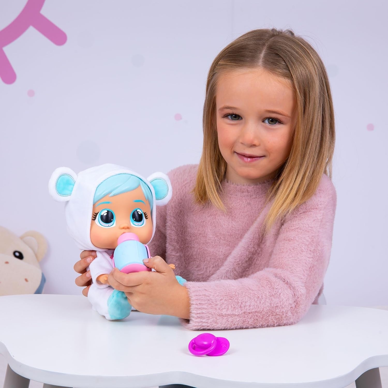 Păpușa Cry Babies Loving Care Kristal, păpușă bebelușă Kristal Loving Care cu 3 accesorii pentru joaca de-a doctorul, îngrijire și îngrijire, plânge cu lacrimi adevărate, jucărie pentru copii de la 18 luni