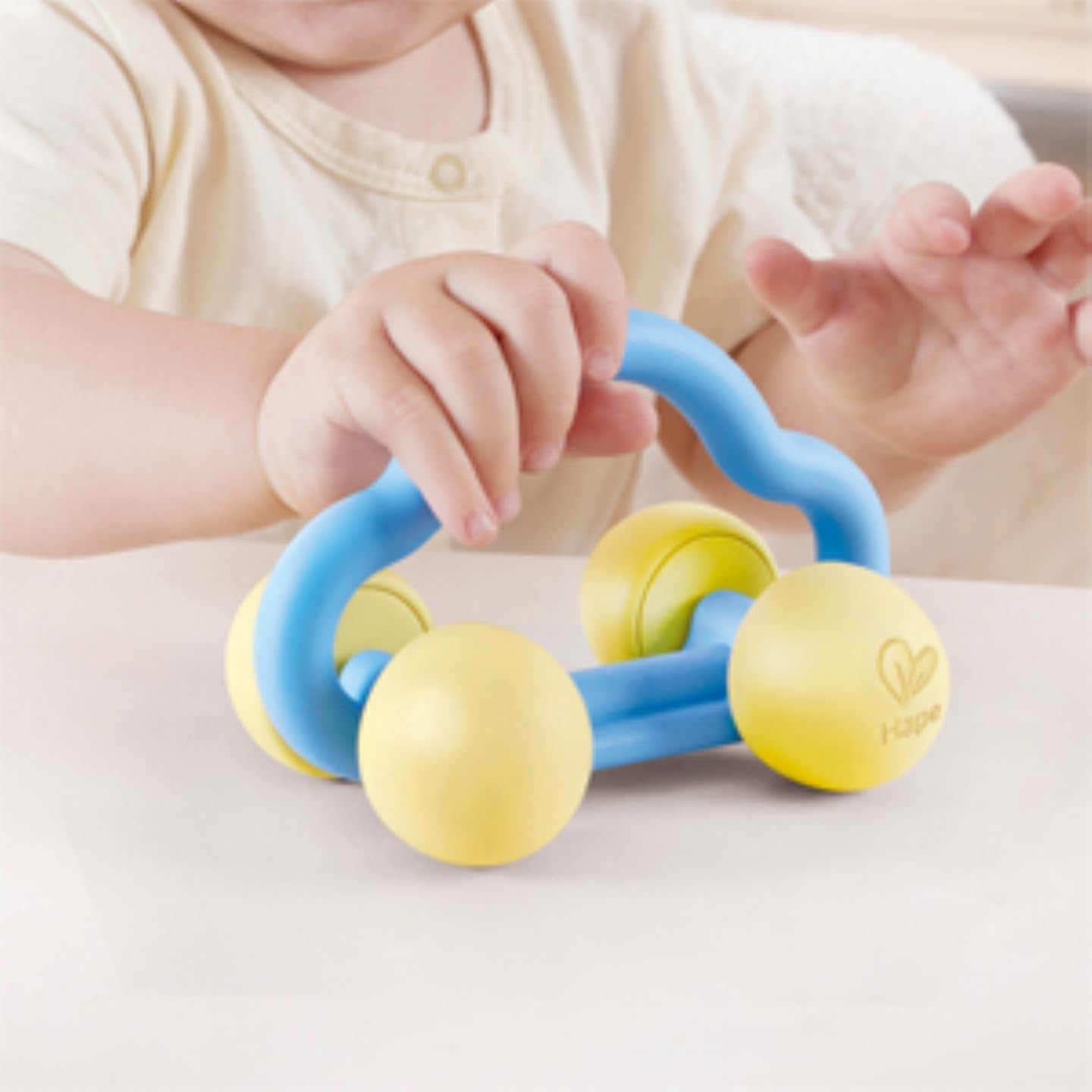 Mașină de jucărie Hape Roll & Rattle, jucărie pentru copii Jucarii Bebe Naty Shop