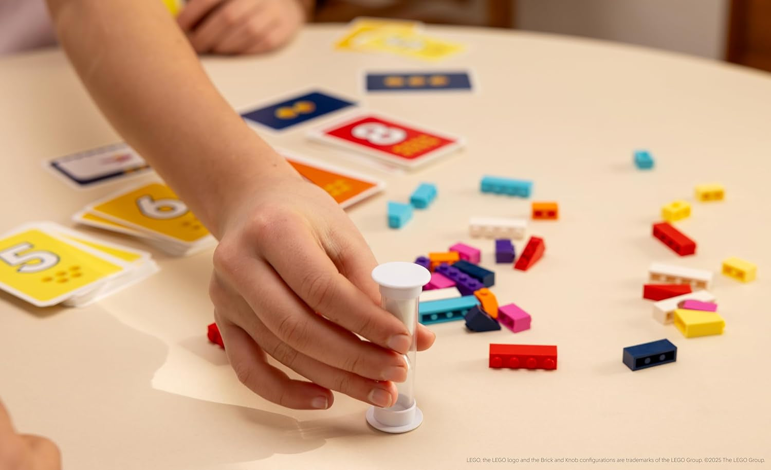 Asmodee - Brick Like This! Das offizielle Lego Spiel – schnelles und lustiges Bauspiel für die ganze Familie: Kinder, Jugendliche und Erwachsene – 15 Minuten, 2 bis 8 Spieler, ab 7 Jahren