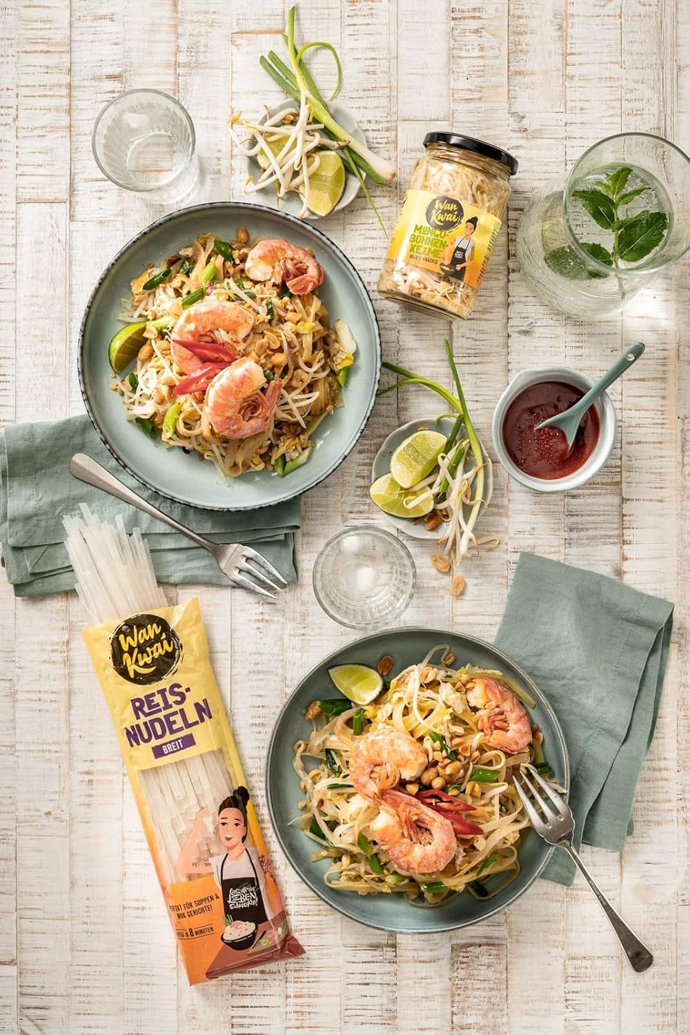 Wan Kwai Wide Rice Noodles 250g – Autentyczna odmiana do Pad Thai, zup i nie tylko. Wegańskie i bezglutenowe. Gotowe w 8 minut.