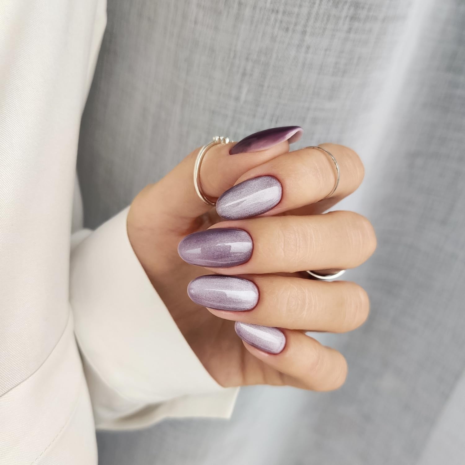 Oja UV Semilac 664 Lilac Gloss 7 ml – Efect Cat Eye, Reflexii unice cu instrument magnetic – Colecția Gloss Gala