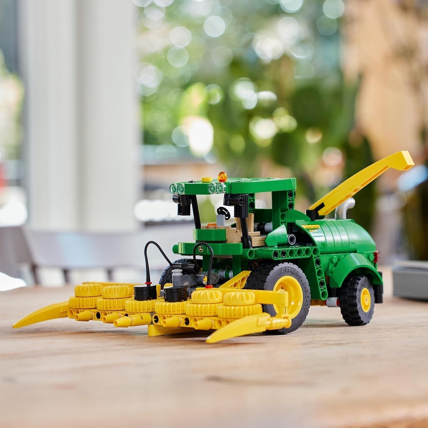 LEGO Technic John Deere 9700 Sieczkarnia samobieżna Ciągnik rolniczy dla dzieci Model pojazdu z realistycznymi funkcjami Prezent dla chłopców i dziewcząt w wieku 9 lat 42168 Zestawy do budowania Besuche den LEGO-Store