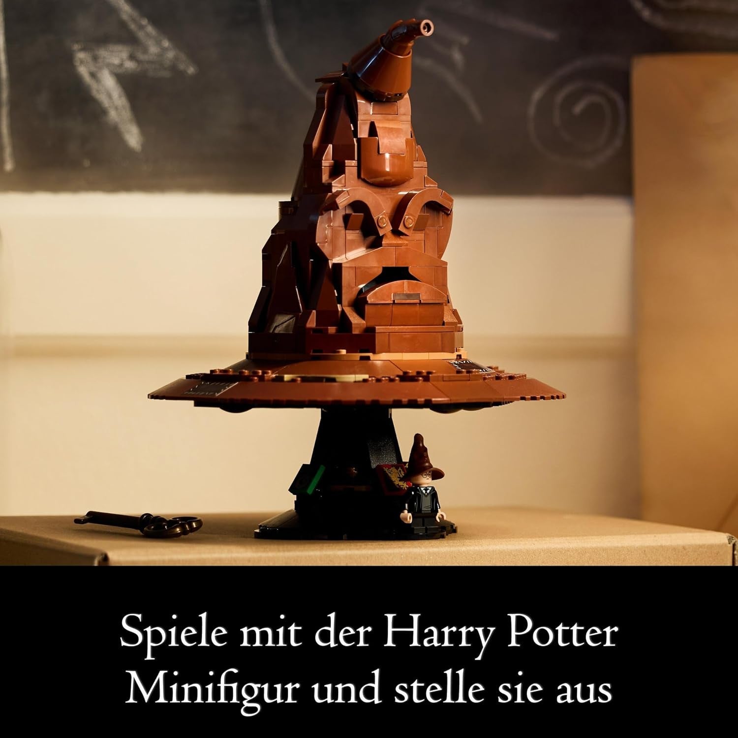 LEGO Harry Potter mówiący kapelusz Model Hogwartu Film dla dorosłych Prezent dla kobiet Mężczyźni Mama Tata Z 31 losowymi kombinacjami dźwięków Wprowadza Cię do Twojego domu w Hogwarcie 76429 Zestawy do budowania Besuche den LEGO-Store