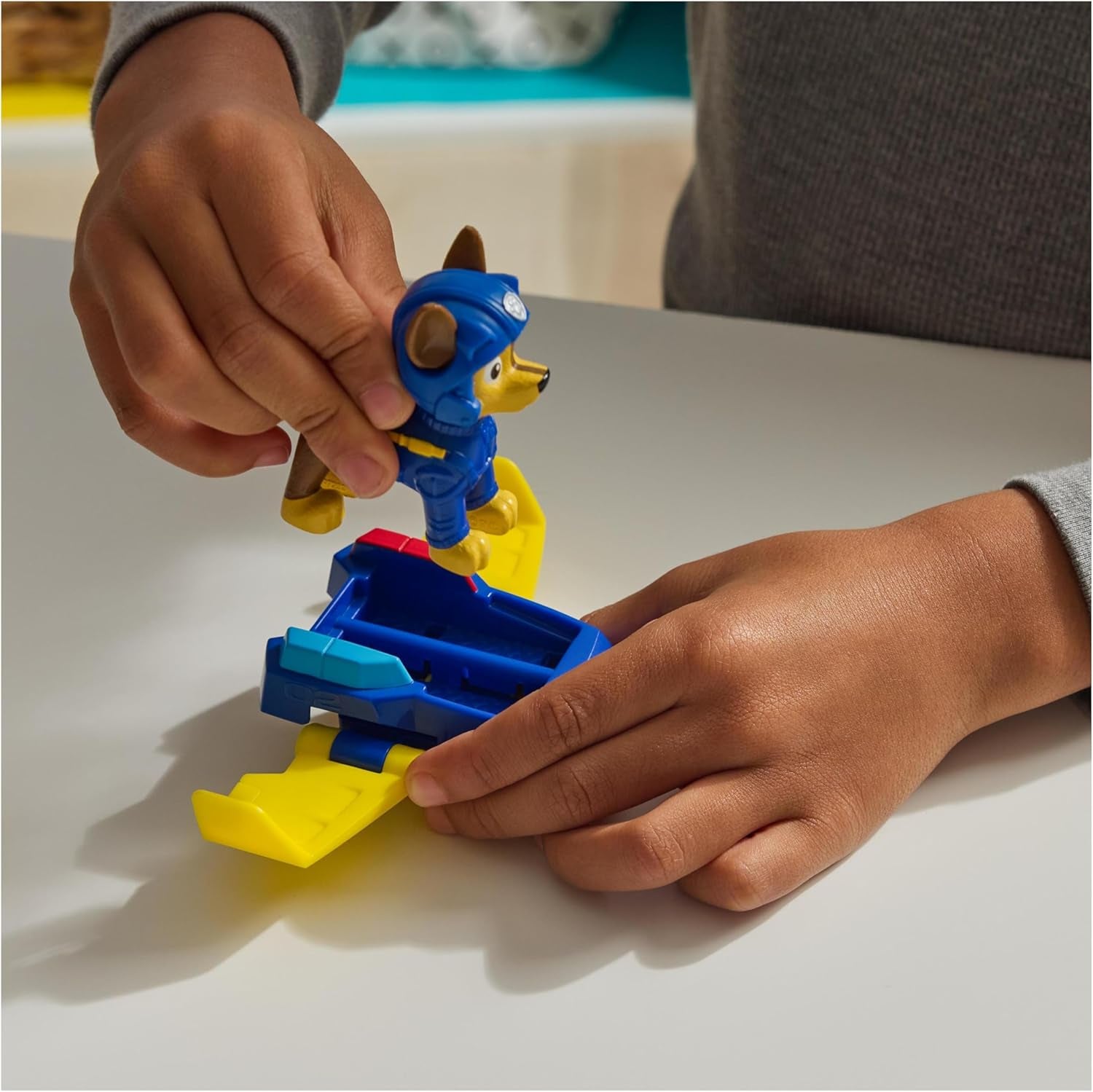 PAW PATROL, Chase Action Pup, figurină de joacă cu mini avion de salvare cu aripi pliabile, jucărie pentru copii începând cu vârsta de 3 ani Action figures Naty Shop