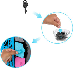 Monster High HKY62 - Păpușă și Set de Modă, Frankie Stein cu Dulap și peste 19 Accesorii, Secretele Skulltimate, Jucărie de Păpușă pentru Copii cu Vârsta de 4 Ani și Peste