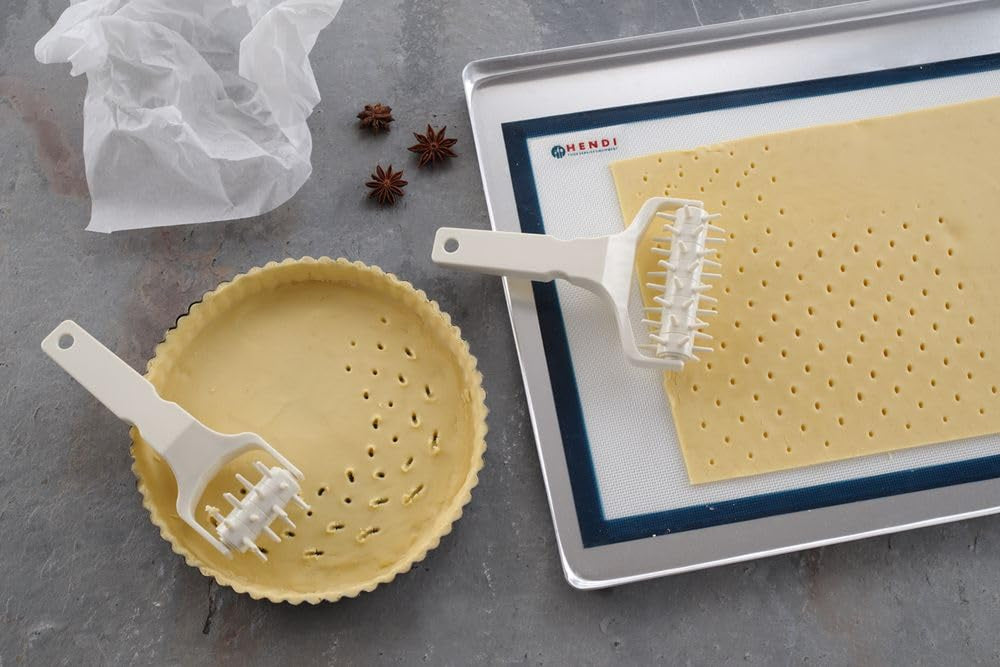 HENDI Stiproller, Stippwalzse, Teigigel, Teig Gitterschneider, für saftige Kuchen- und Gebäckböden sowie Pizzateig, 77x210mm, Polipropylen