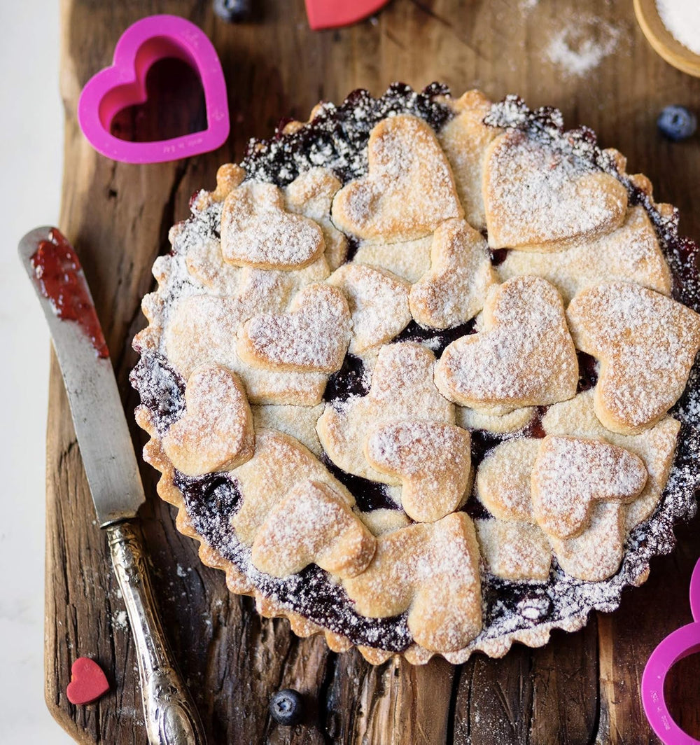 0255305 Set forme de biscuiți în formă de inimă, netede, 4 bucăți, 4-5,5-7-8 cm, 2,2 cm înălțime, roz