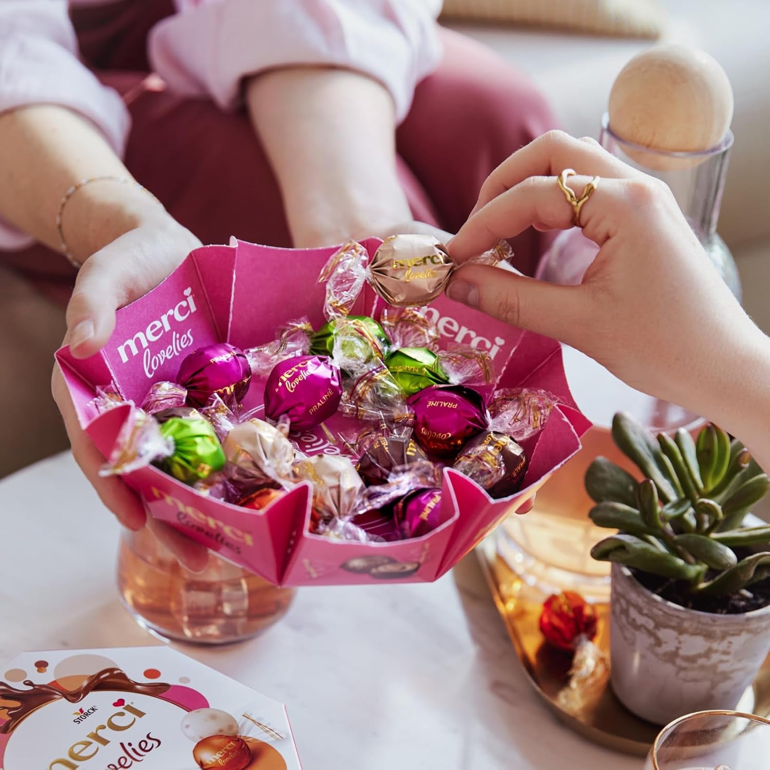 merci lovelies Classic – 1 x 185 g – Pudełko pralin z 5 nadziewanymi specjałami czekoladowymi – Kulki czekoladowe do dzielenia się i dawania w prezencie