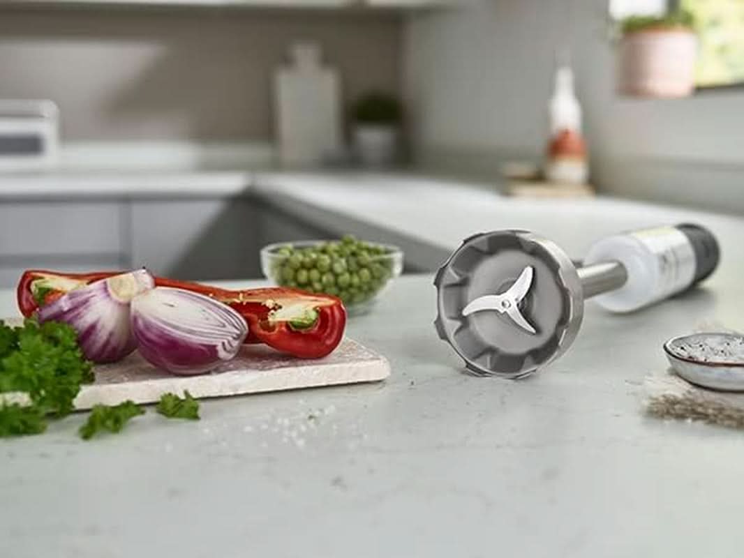 Kenwood Stabmixer HBM40.302WH, Triblade System Mit 3 Klingen, 1 Geschwindigkeit + Turbo, Metallstab 20 Cm, Inklusive Schneebesen, Messbecher, Zerkleinerer 0,5 L, 850 W, Weiß Mama si Copilul Naty Shop