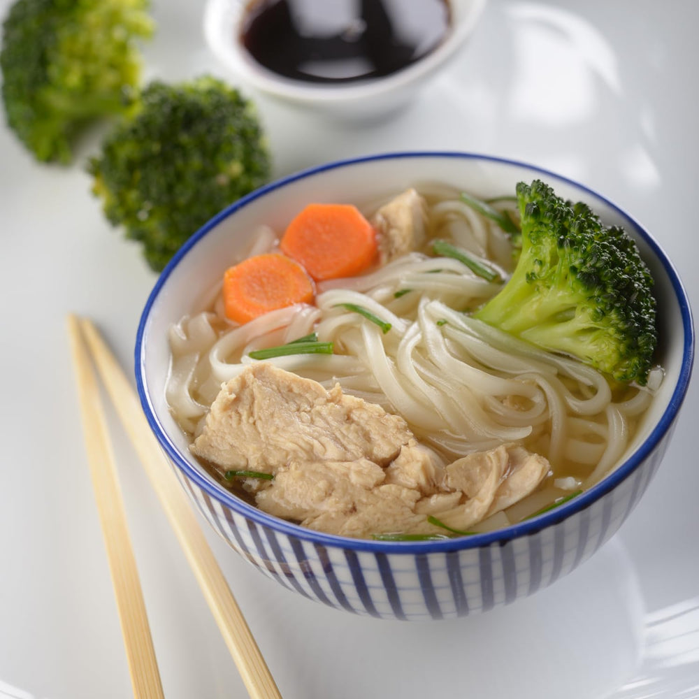 Mama Makaron ryżowy błyskawiczny z warzywami - Bezglutenowy makaron ryżowy błyskawiczny, w stylu orientalnym - Autentyczna kuchnia tajska - 24 x 55g