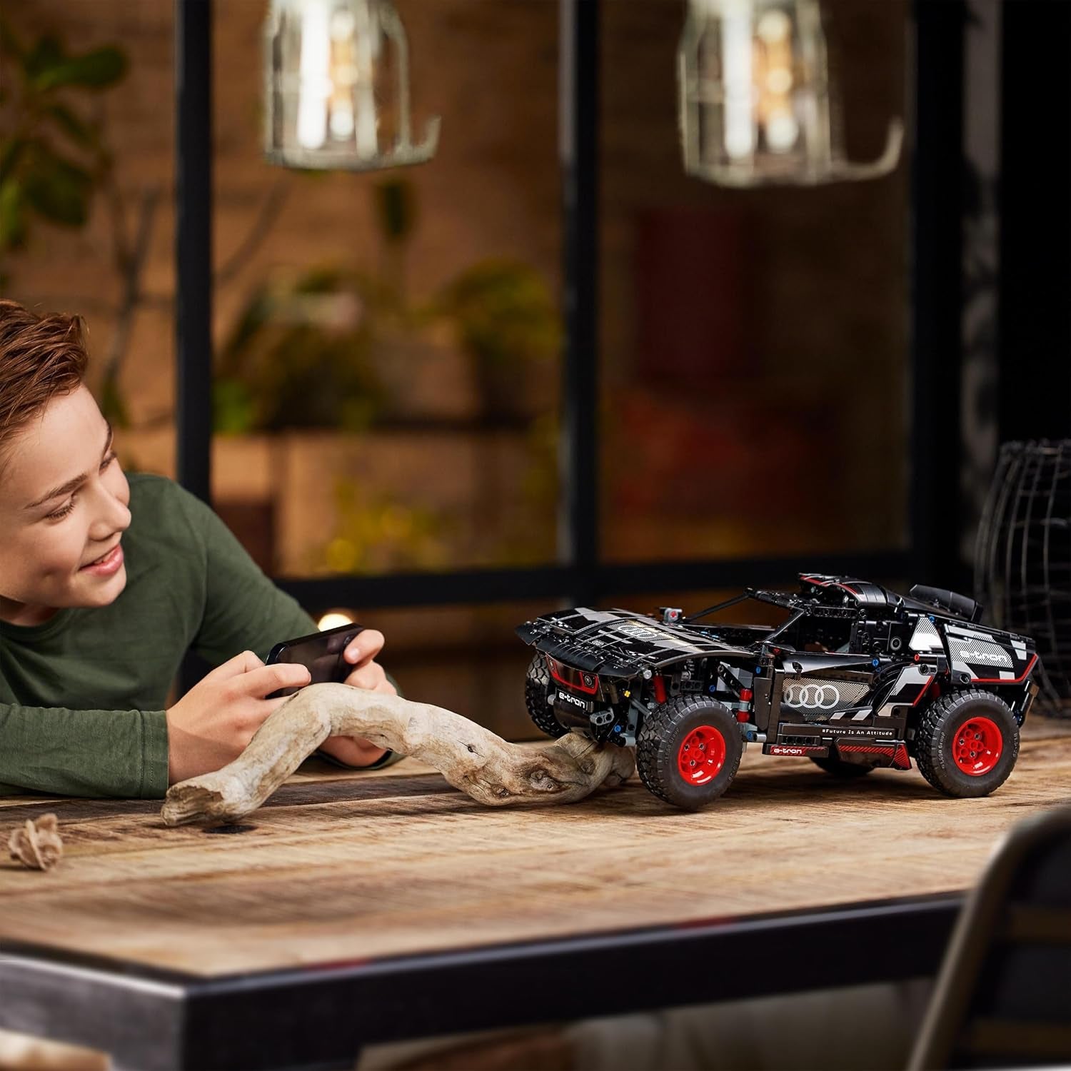 LEGO 42160 Technic Audi RS Q e-tron, zdalnie sterowany Rallye-Auto-Spielzeug, Dakar-Rallye-Geländewagen, App-steuerter RC mit Control+, Geschenk für Jungen, Mädchen und Fans ab 10 Jahren zum Bauen