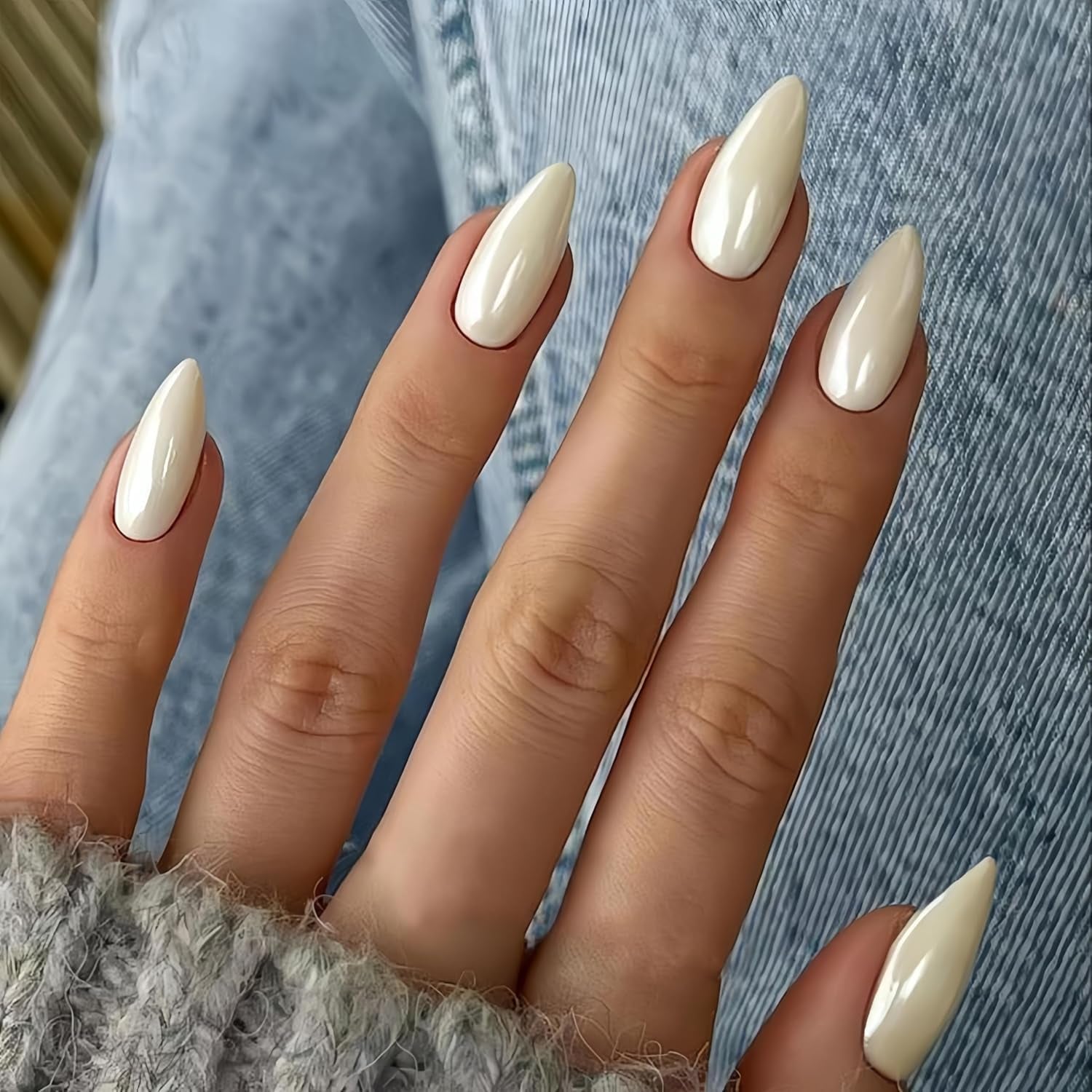 Unghii cromate autoadezive - Unghii maro cu sclipici pentru lipire, culoare migdale medii, unghii false strălucitoare, unghii artificiale pentru lipire, unghii acrilice glazurate pentru femei, 24 bucăți