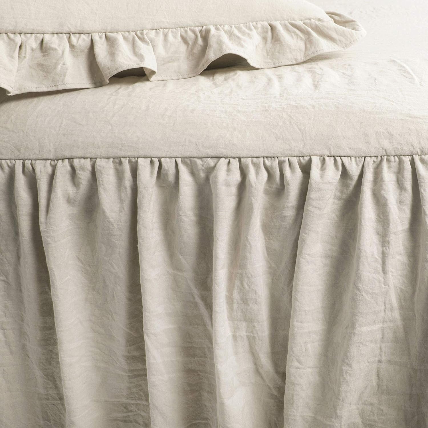 Zestaw pościeli ze spódnicą z falbanami Lush Decor 3-częściowy luksusowy zestaw pościeli do wiejskiego domu Eleganckie, urocze detale z falbanami Ponadczasowy styl i klasyczny design Miękkie i lekkie King Size Lush Decor Łóżka i kołdry