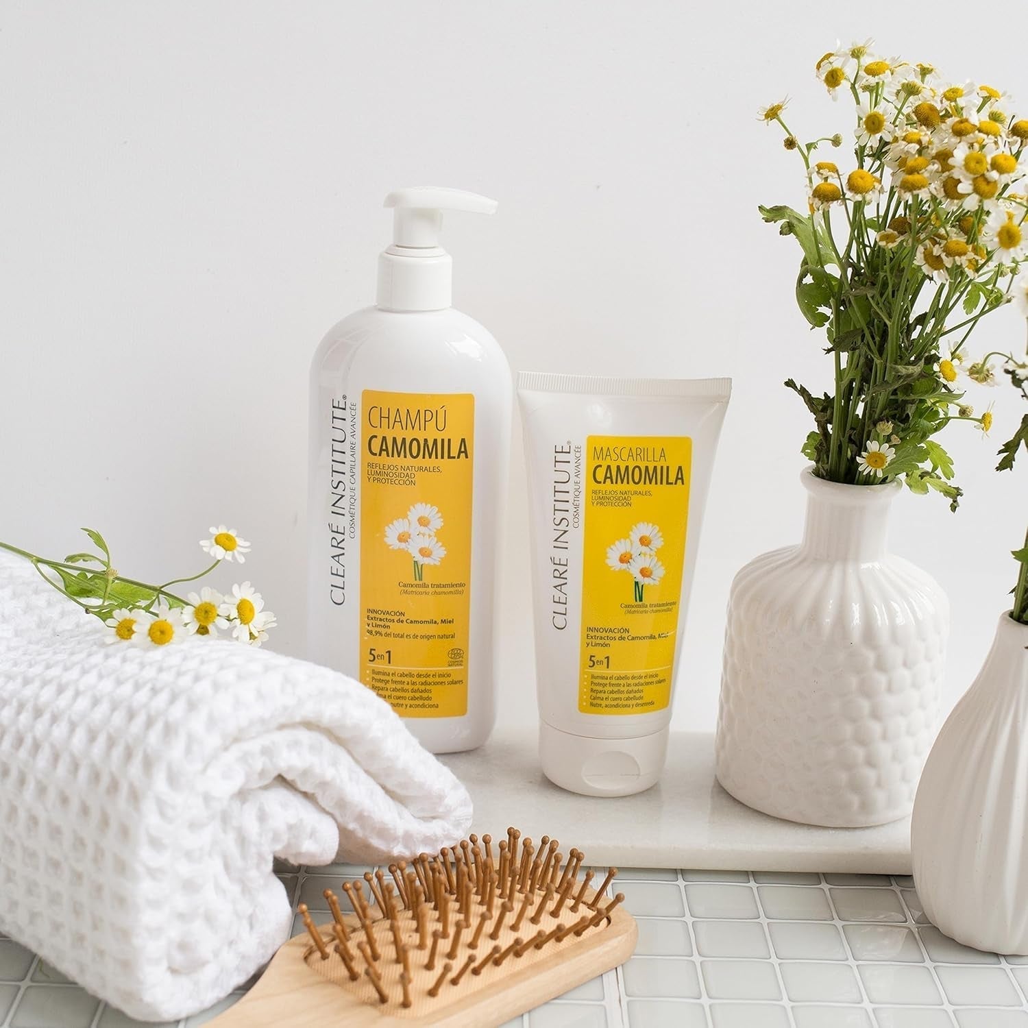 Clearé Institute | Mască cu mușețel | Hrănește, condiționează și descurcă | Strălucire și strălucire aurie | 97% ingrediente naturale | Calmează scalpul | Cu extract de mușețel |150 ml Masca de par Naty Shop