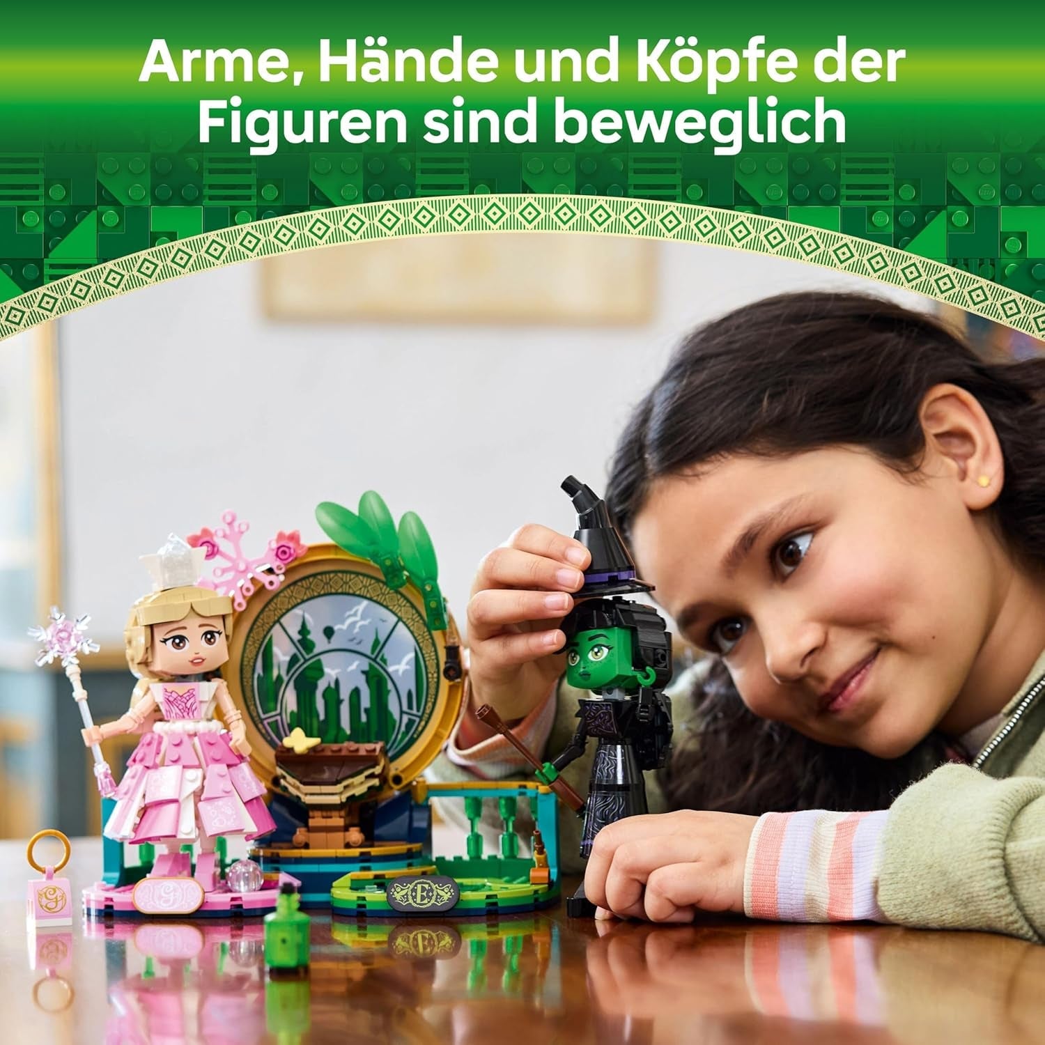 LEGO Wicked - Elphaba & Glinda Figuren - Spielzeug mit viel Zubehör, darunter EIN Besen, eine Krone, eine Handtasche und eine Fensterszene - Geschenk für Mädchen und Jungen ab 10 Jahren - 75682