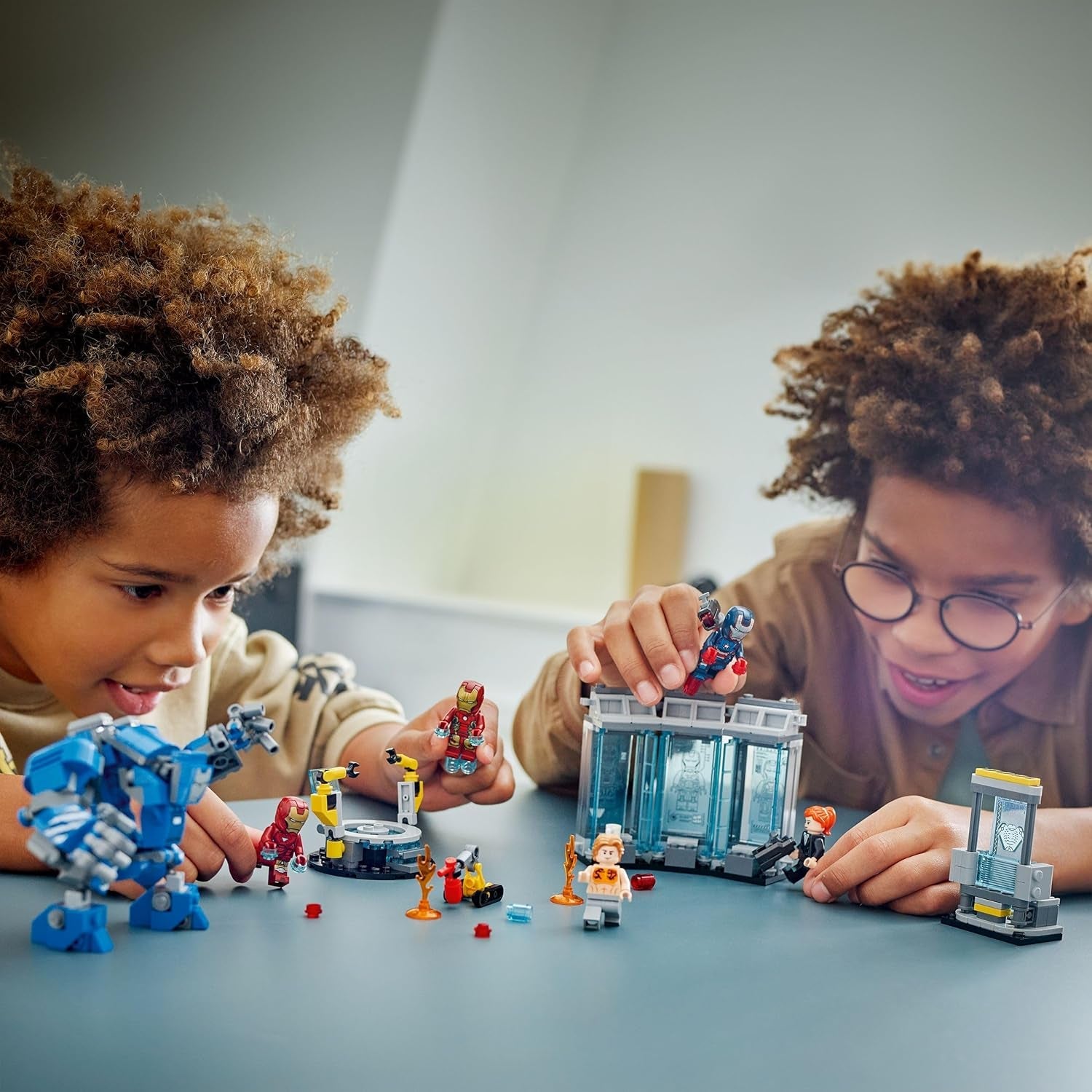 LEGO | Marvel Iron Mans Labor: Halle der Rüstungen - Superhelden Spielzeug mit Einer Mech Figur, 5 Minifiguren inkl. Aldrich Killian - Avengers Geschenk für Jungen und Mädchen ab 8 Jahren 76315
