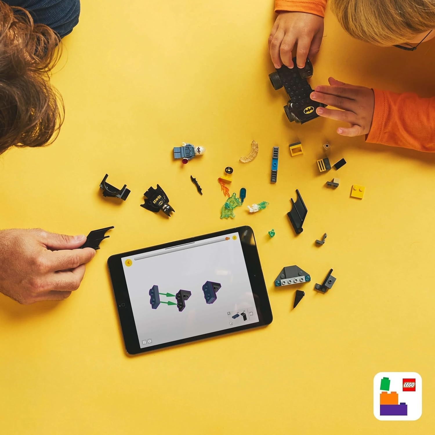 LEGO DC Batman: Batman i Batmobil kontra. Pan Freeze — Zabawkowy samochód superbohatera z 2 minifigurkami — Miotacz lodu z elementami ognia — Prezent dla chłopców i dziewcząt od 4. roku życia 76301 Zestawy do budowania Besuche den LEGO-Store