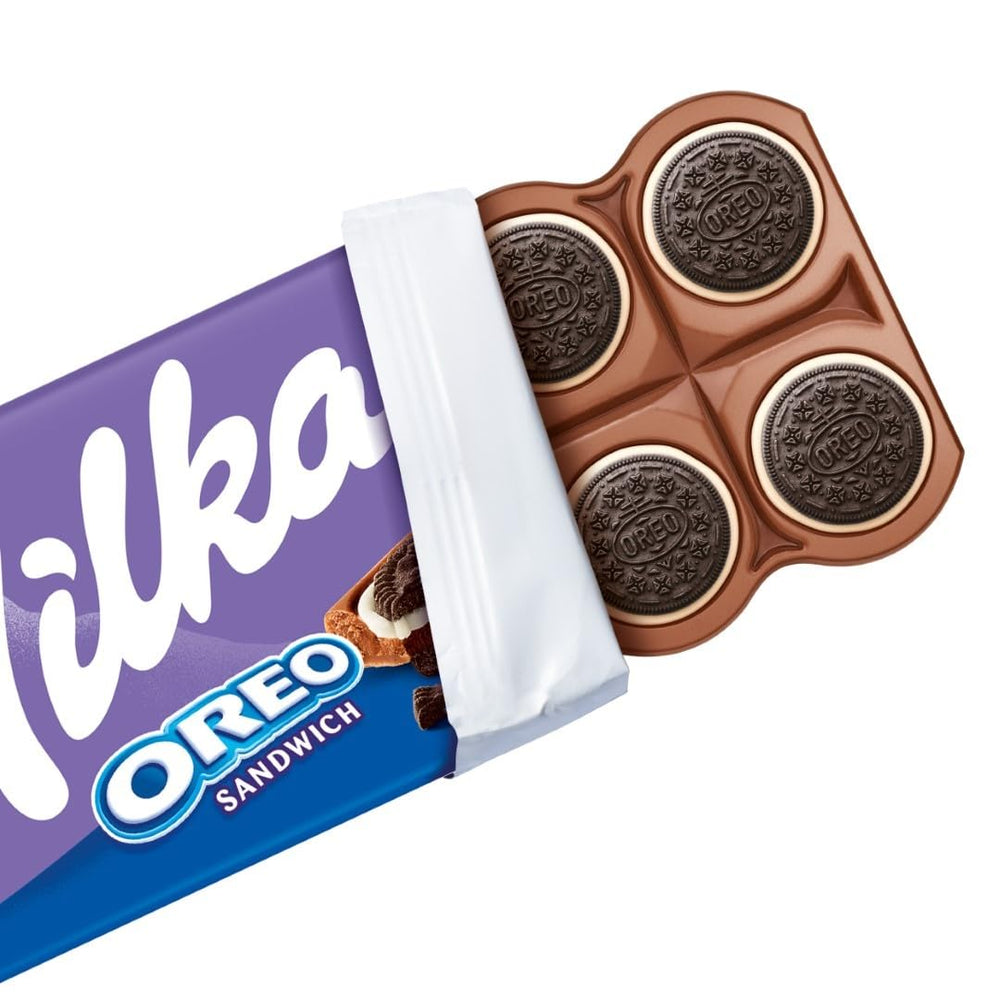 Milka Oreo Sandwich – Alpejska czekolada mleczna wypełniona chrupiącymi kawałkami ciasteczek Oreo i gładkim kremem waniliowym – 92g