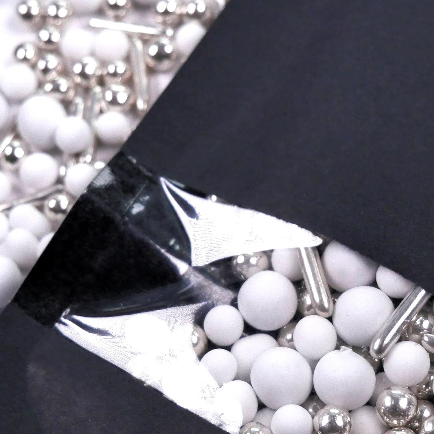 Mieszanka czekoladowa Streusel Hero Srebrno-biała posypka, 40 gramów Naty Shop