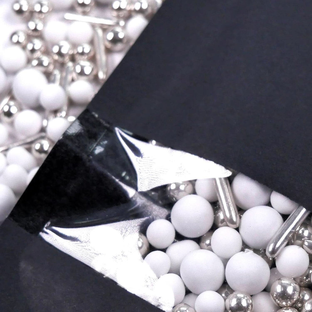 Mieszanka czekoladowa Streusel Hero Srebrno-biała posypka, 40 gramów Naty Shop