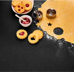 Birkmann, formă de biscuiți Linzer cu 3 găuri, pentru decuparea și decorarea biscuiților, marțipan și fondant, oțel inoxidabil, se poate spăla în mașina de spălat vase, dimensiune: 10 cm…