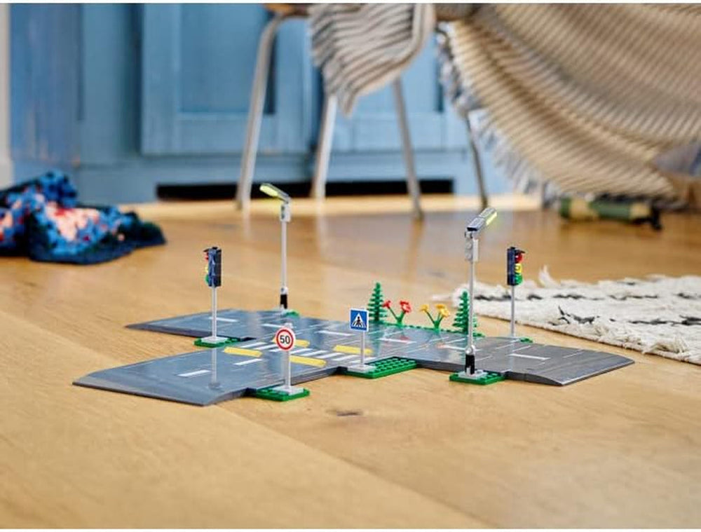 LEGO City Skrzyżowanie dróg ze światłami Zestaw do budowania ze świecącymi w ciemności klockami 60304 Zestawy do budowania w sklepie LEGO