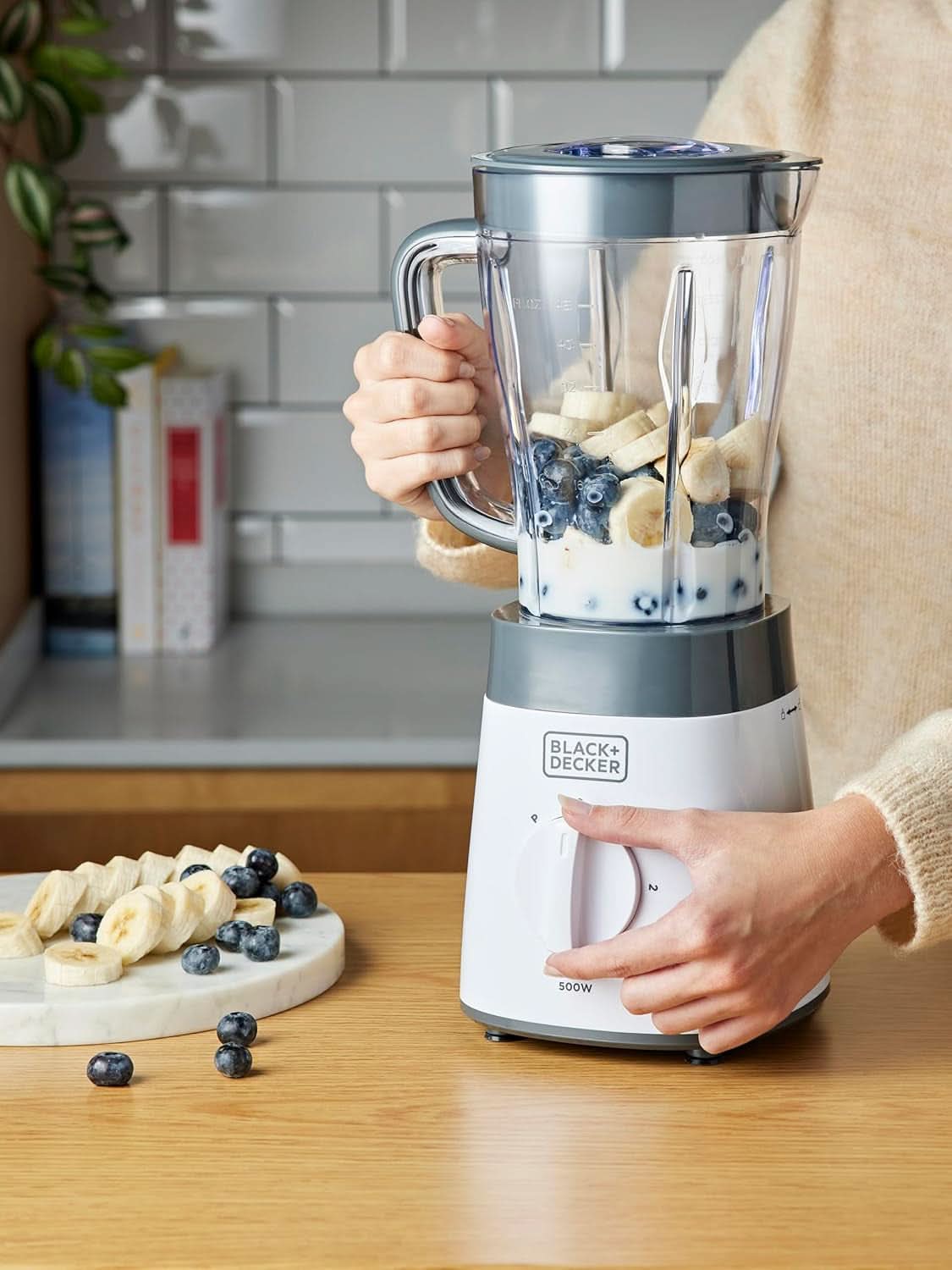 BLACK+DECKER Mikser stojący | 500W | 2 prędkości | Funkcja impulsu | Glaskrug | 1,5 l | Edelstahlmesser Mit 4 Klingen | Herausnehmbar Und Leicht Zu Reinigen | Weiß Und Grau Kitchen Naty Shop