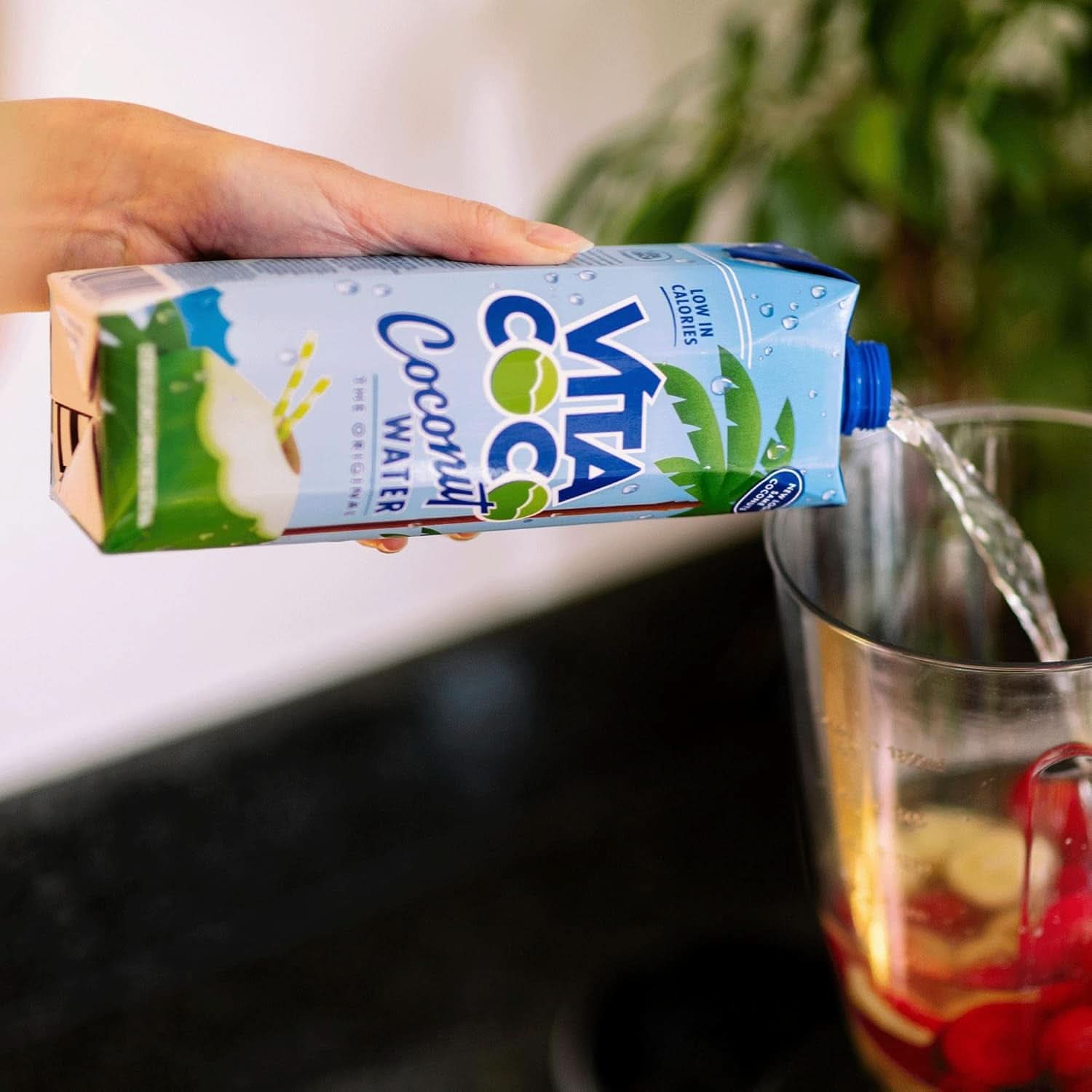 Vita Coco Pure Coconut Water 6 x 1 litr, naturalny krem nawilżający z elektrolitami, bezglutenowy, pełen witaminy C i potasu Naty Shop