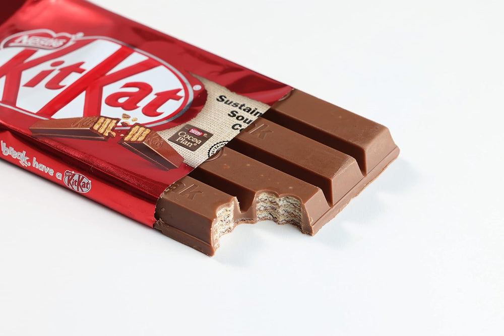 Klasyczne batoniki czekoladowe Nestlé, chrupiące batoniki waflowe z mlecznej czekolady, opakowanie 48 szt. (24 x 41,5 g)