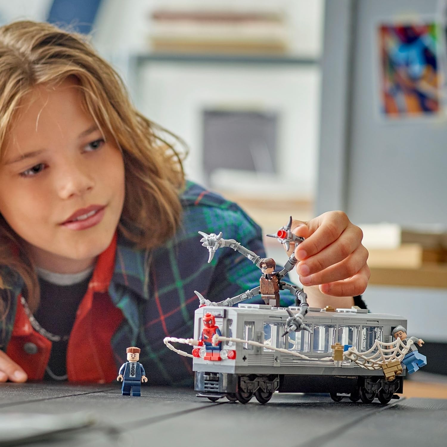 LEGO ǀ Marvel Spider-Man vs. Doc Ock: Showdown in der U-Bahn - Kreatives Spielzeug mit Superhelden Minifiguren - Spielzeug Zugmodell - Kinder Geschenk für Jungen und Mädchen ab 9 Jahren - 76321