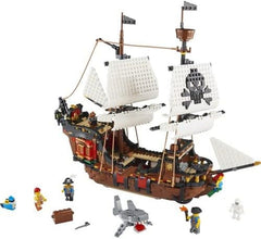 LEGO Creator Zestaw statku pirackiego 3 w 1, zabawka z 3 opcjami budowania, zbuduj piracką tawernę lub wyspę piratów Czaszki, zawiera 3 minifigurki do odgrywania przygód 31109 Zestawy do budowania Besuche den LEGO-Store