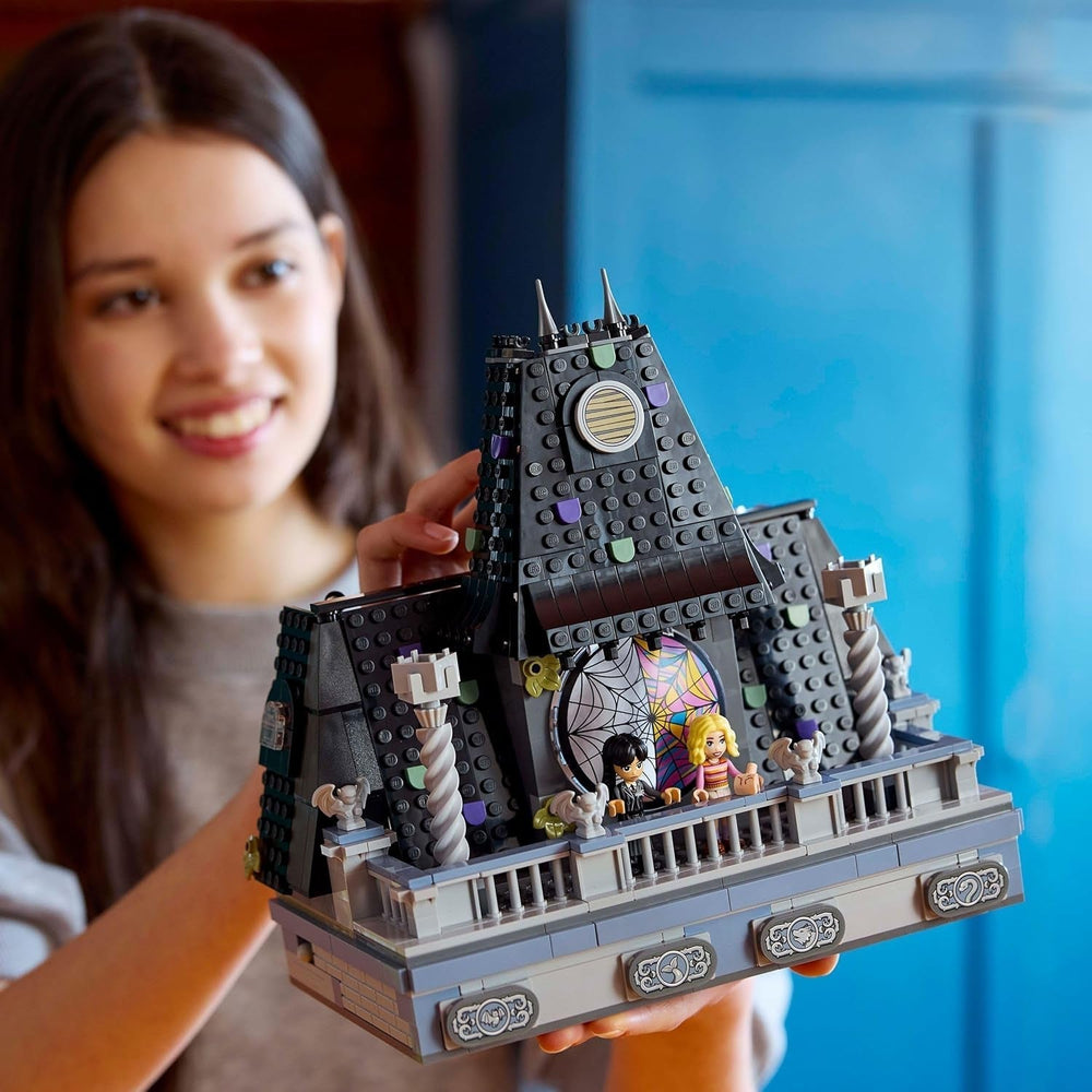 LEGO Wednesday: Miercurea și camera lui Enid din dormitor, Academia Nevermore de colecționat și remodelat, set de colecție cu 4 figurine, jucării pentru fete, băieți și fani 76781 Seturi de constructie Besuche den LEGO-Store