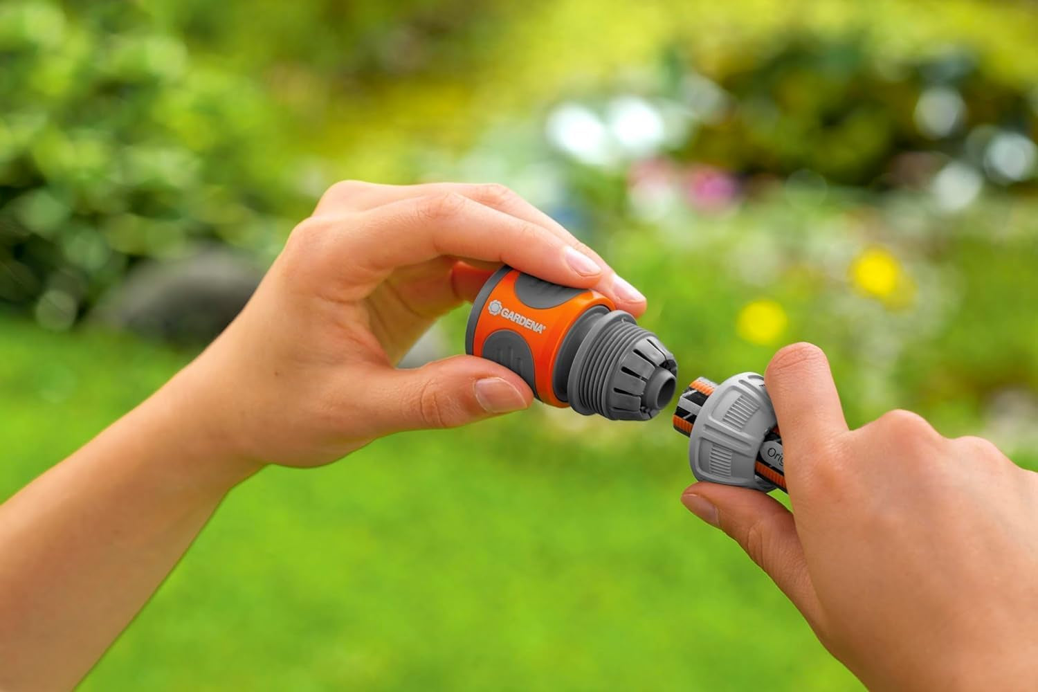 Conector furtun Gardena 13 mm (1/2 inch) și 15 mm (5/8 inch): Conector prin împingere pentru capătul furtunului, adâncituri pentru prindere, asamblare ușoară, ambalat (18215-20)