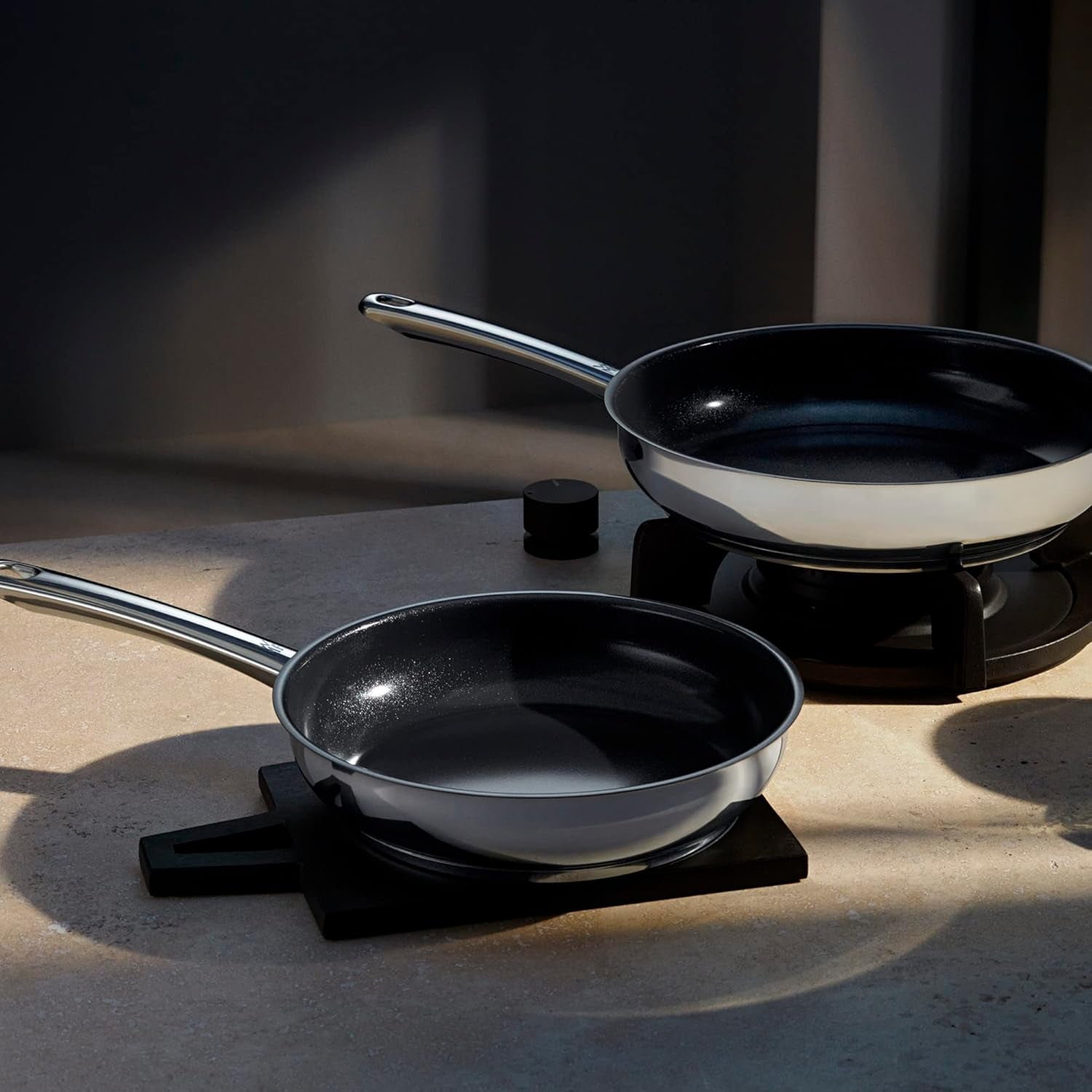 WMF Devil set tigai 2 piese, tigai cu inducție 24, 28 cm, Cromargan din oțel inoxidabil, acoperire ceramică, rezistent la cuptor Oale si Tigai Naty Shop