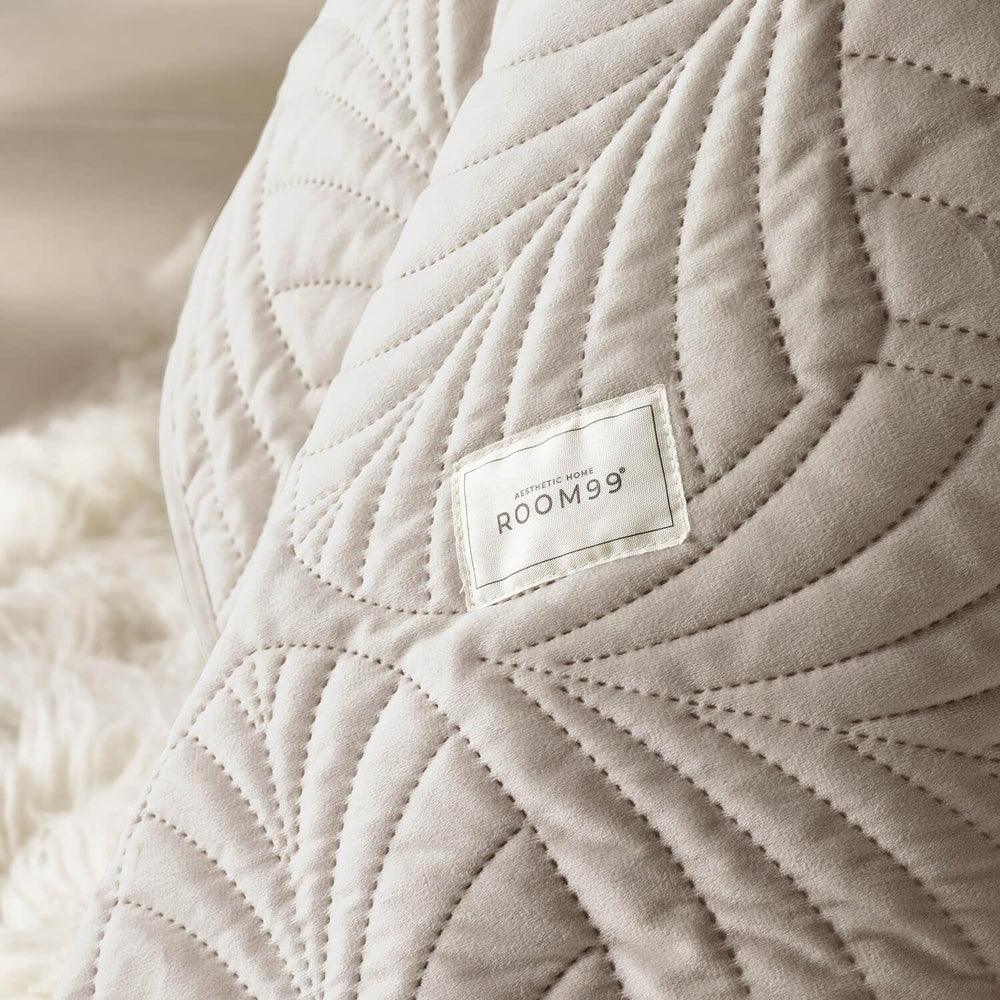 ROOM99 Feel Elegant Narzuta w kolorze beżowym 220 x 240 cm Wszechstronna narzuta na łóżko lub narzuta na sofę Styl koca na łóżko i sofę Idealny jako narzuta Aksamitne aksamitne łóżka i koce Besuche den ROOM99-Store