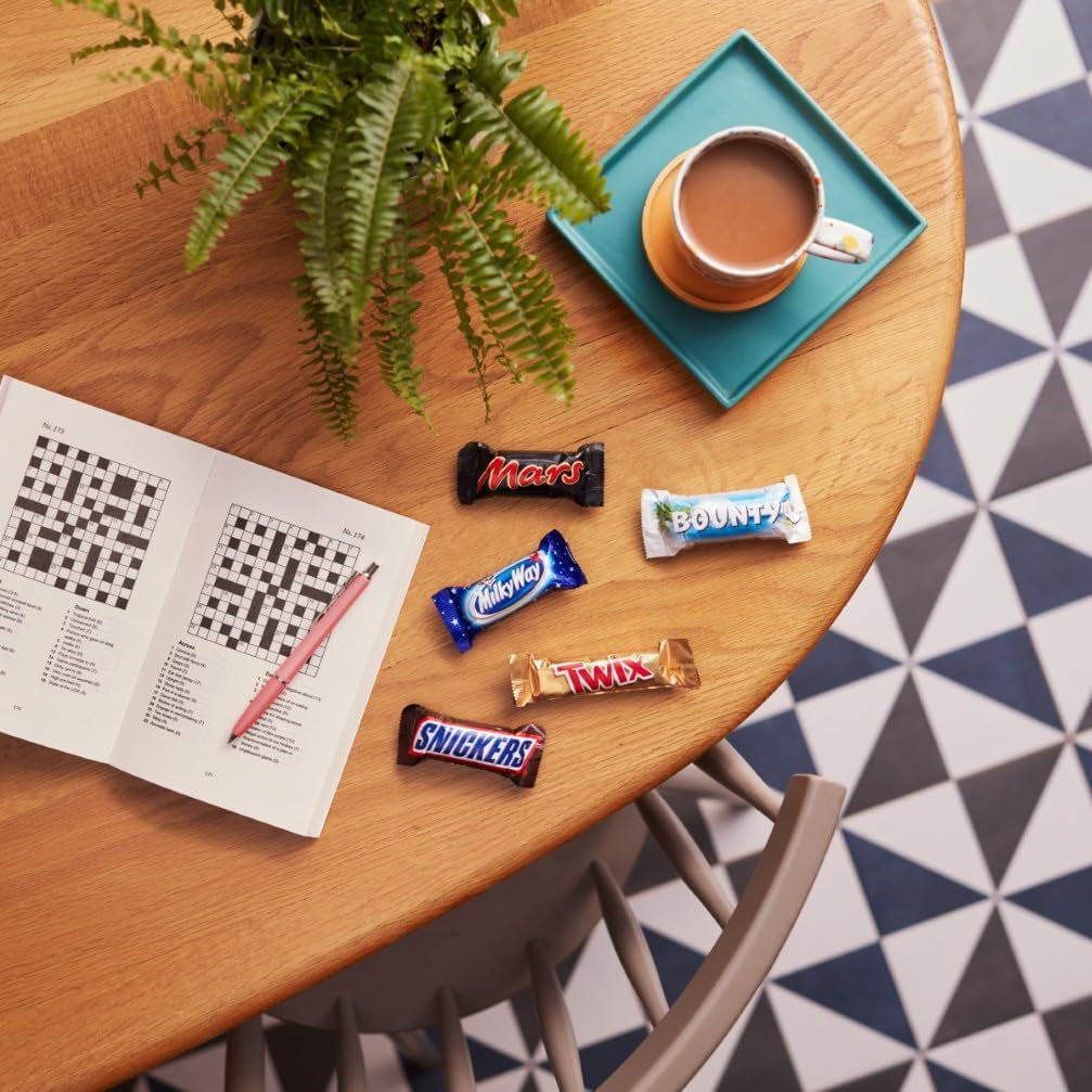 Mini opakowanie czekoladowe mieszane, 71 mini czekoladowych przekąsek (Mars, Snickers, Bounty, Twix, Milky Way) w formie słodyczy, idealne na wieczór futbolu amerykańskiego (1400g)