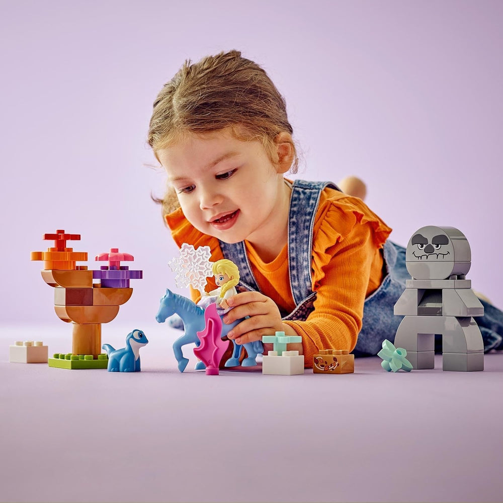 LEGO DUPLO | Disney ELSA i Bruni w Zaczarowanym Lesie, 4 figurki Królowej Lodu dla 2-latków, prezent dla przedszkolaków dla dziewcząt i chłopców w wieku powyżej 2 lat, na podstawie zestawów do budowania „Kraina Lodu 2” 10418 Beuche den LEGO-Store