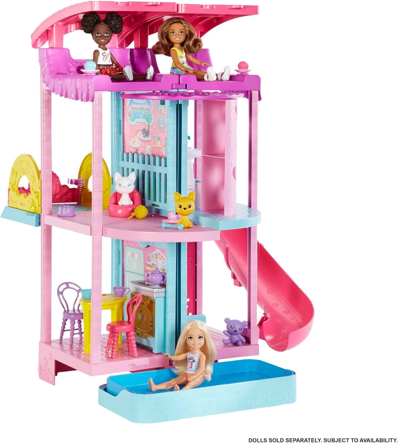 Barbie Chelsea Playhouse — 3 zmieniające się piętra, tajne strefy zabaw, winda, basen, zjeżdżalnia, 2 zwierzęta i ponad 20 akcesoriów, dla dzieci w wieku od 3 lat, domki dla lalek HHX44 Naty Shop