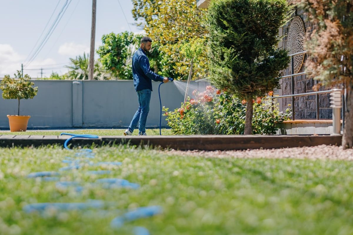 Goodyear – furtun de grădină extensibil de 30 m, flexibil, fără răsucire și ușor, cu trei straturi din latex și material textil de înaltă densitate, cuplaje rapide de ½" și ¾" + pistol de pulverizare cu 7 funcții